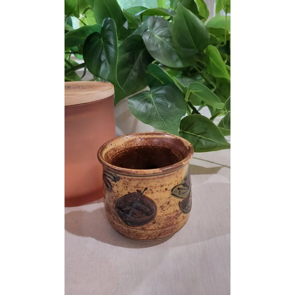 Small Handpainted ceramic pot / pen holder / decoration / flowers / jewelry hold